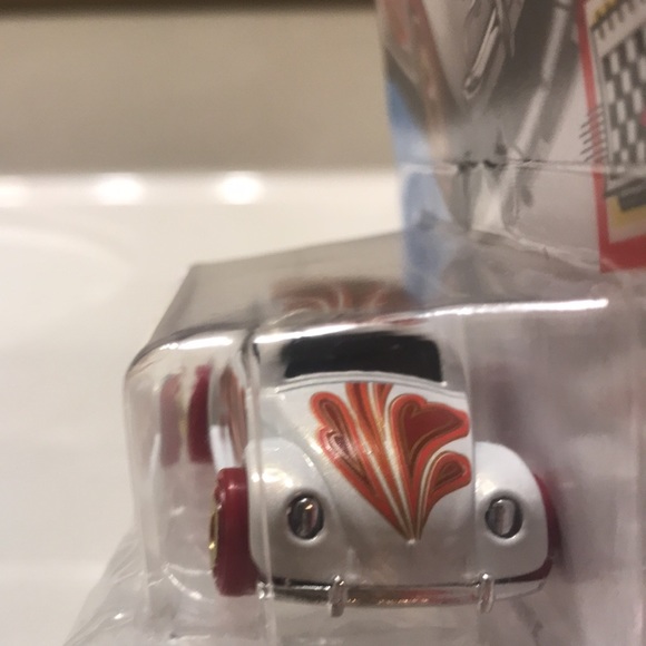 Hotwheels 1yr only 2021 holiday racers valentines 62 Volkswagenbug near mint - Picture 4 of 8